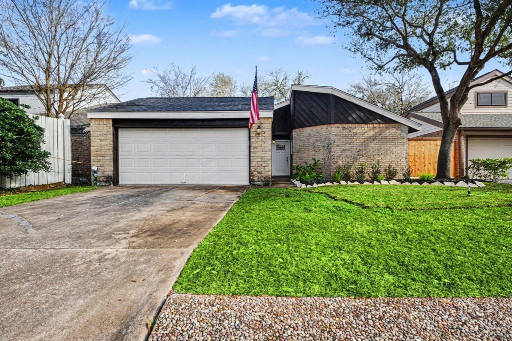 16607 Neumann Drive, Houston, TX 77058