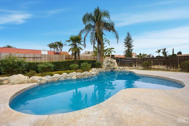 15709 Marty Avenue, Bakersfield, CA 93314