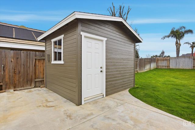 15709 Marty Avenue, Bakersfield, CA 93314