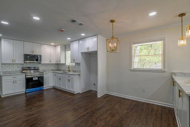 1044 Rocksprings, Forest Park, GA 30297