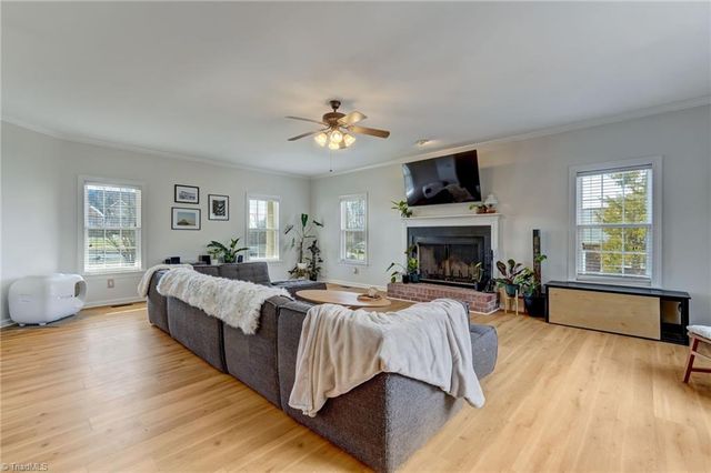 5541 Louis Sells Road, Kernersville, NC 27284