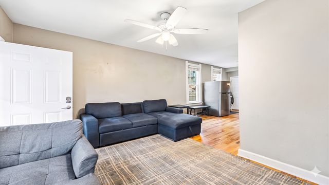 2040 W Charleston Street, Chicago, IL 60647