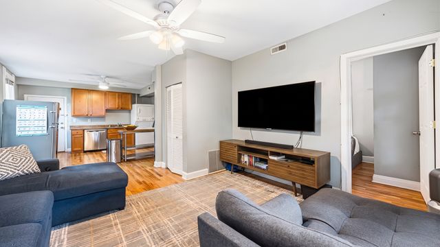 2040 W Charleston Street, Chicago, IL 60647
