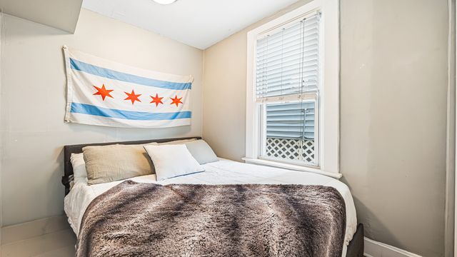 2040 W Charleston Street, Chicago, IL 60647