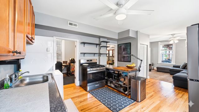 2040 W Charleston Street, Chicago, IL 60647