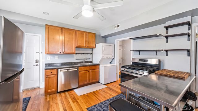 2040 W Charleston Street, Chicago, IL 60647