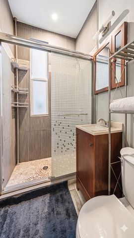 2040 W Charleston Street, Chicago, IL 60647
