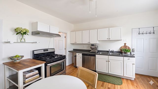 2040 W Charleston Street, Chicago, IL 60647