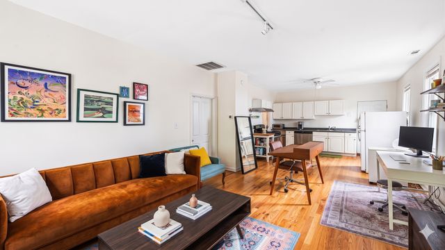 2040 W Charleston Street, Chicago, IL 60647