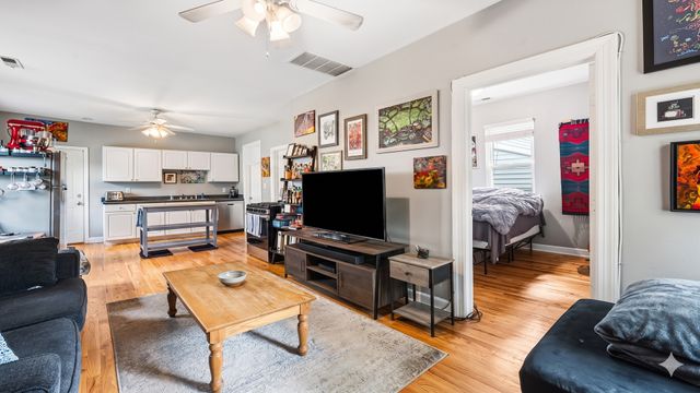 2040 W Charleston Street, Chicago, IL 60647