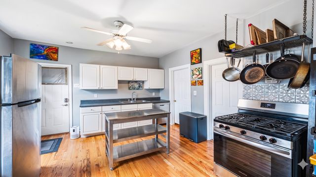 2040 W Charleston Street, Chicago, IL 60647