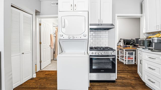 2040 W Charleston Street, Chicago, IL 60647