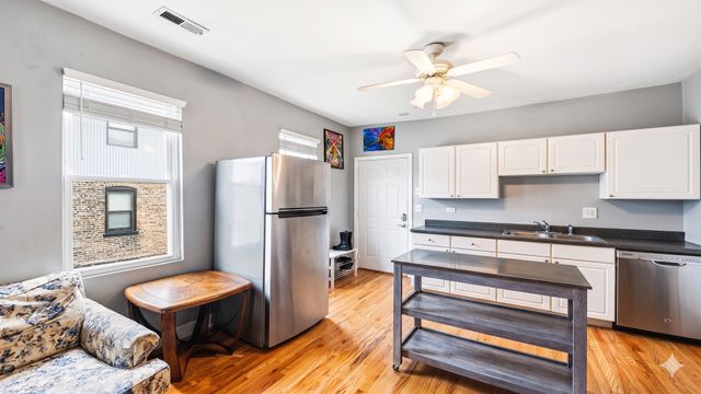 2040 W Charleston Street, Chicago, IL 60647