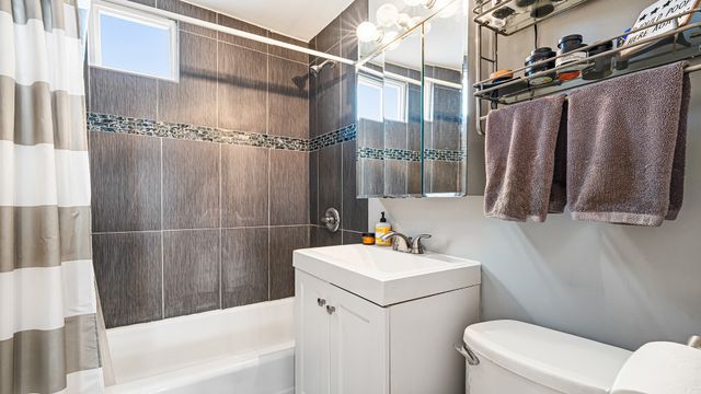 2040 W Charleston Street, Chicago, IL 60647