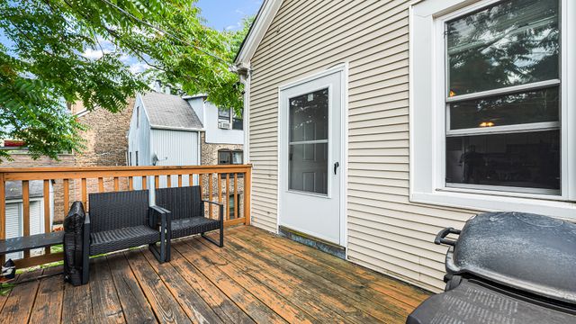 2040 W Charleston Street, Chicago, IL 60647