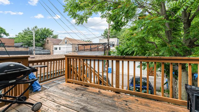 2040 W Charleston Street, Chicago, IL 60647