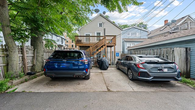 2040 W Charleston Street, Chicago, IL 60647