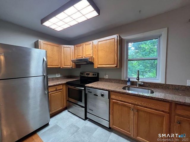 223 Flanders Road 8, East Lyme, CT 06357