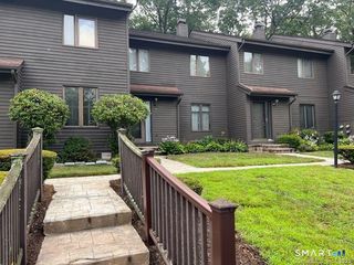 223 Flanders Road 8, East Lyme, CT 06357
