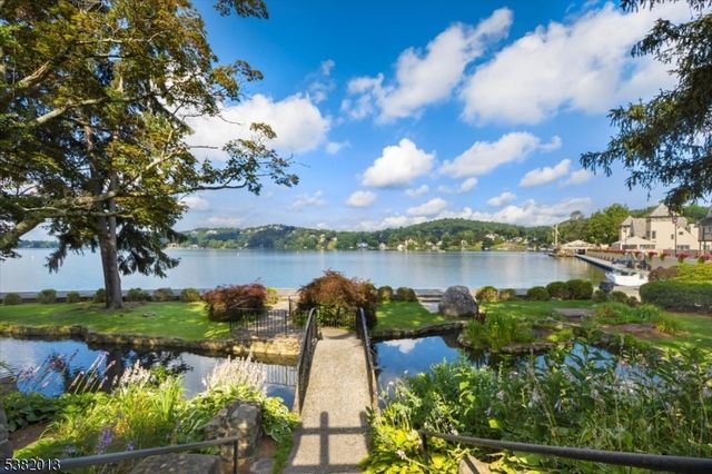 24 Holland Cir, Sparta Twp., NJ 07871