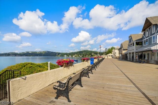 24 Holland Cir, Sparta Twp., NJ 07871