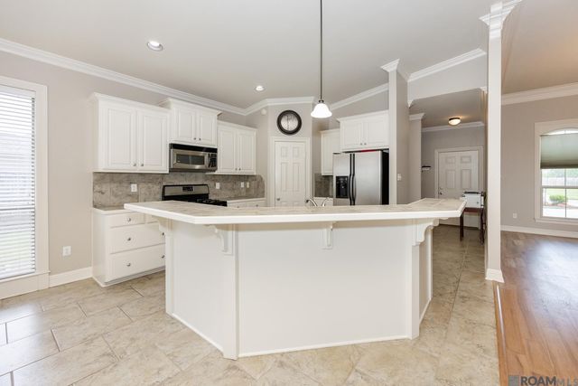 807 Spanish Oaks Dr, Brusly, LA 70719