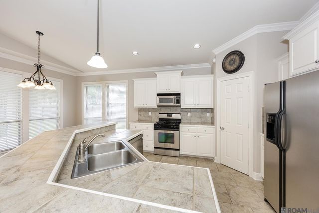 807 Spanish Oaks Dr, Brusly, LA 70719