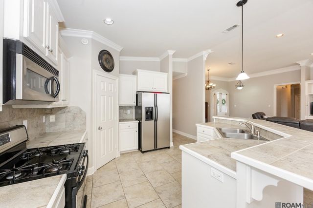 807 Spanish Oaks Dr, Brusly, LA 70719