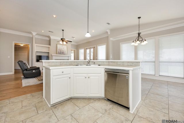 807 Spanish Oaks Dr, Brusly, LA 70719