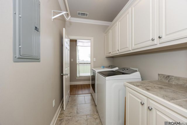 807 Spanish Oaks Dr, Brusly, LA 70719