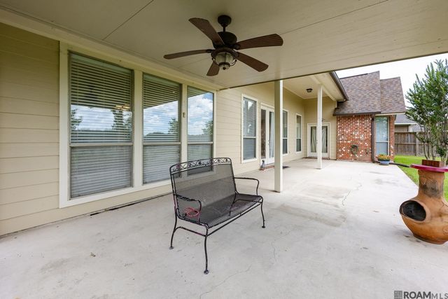 807 Spanish Oaks Dr, Brusly, LA 70719