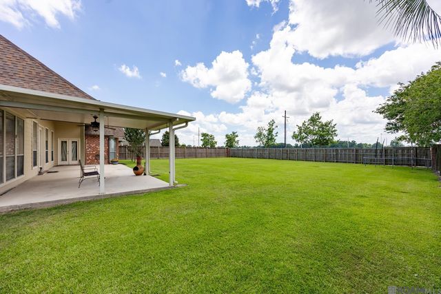 807 Spanish Oaks Dr, Brusly, LA 70719
