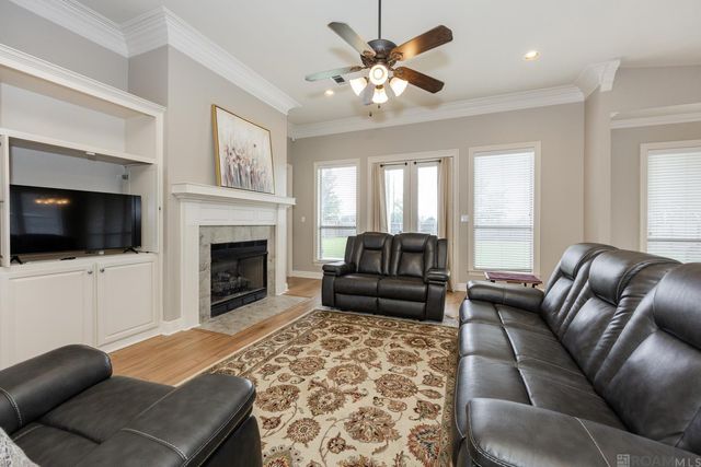 807 Spanish Oaks Dr, Brusly, LA 70719