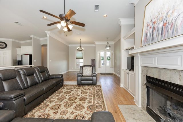 807 Spanish Oaks Dr, Brusly, LA 70719