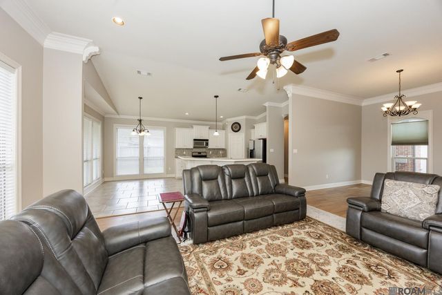 807 Spanish Oaks Dr, Brusly, LA 70719