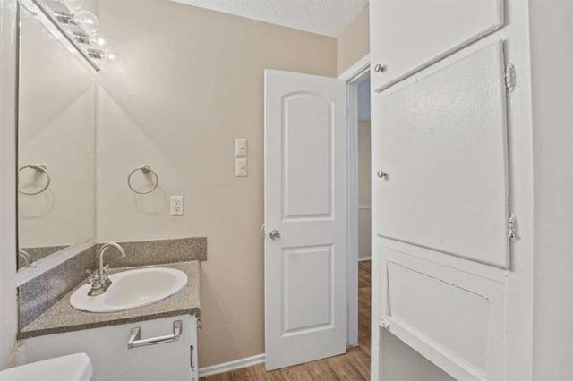 1302 Parker LN 104, Austin, TX 78741