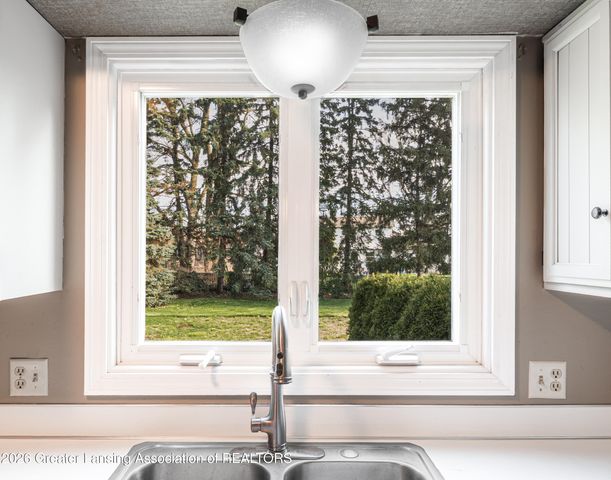 114 Kenway Drive, Lansing, MI 48917