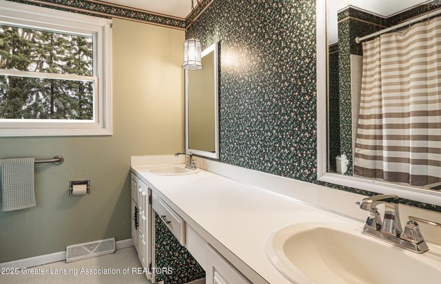 114 Kenway Drive, Lansing, MI 48917