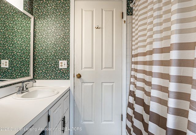 114 Kenway Drive, Lansing, MI 48917