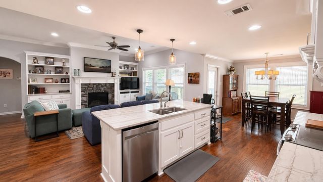 8313 Sapphire Dr, Alexander, AR 72002