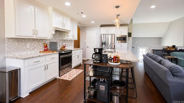 8313 Sapphire Dr, Alexander, AR 72002
