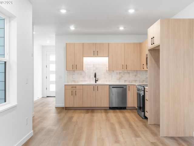 3855 N Willis Blvd 6, Portland, OR 97217