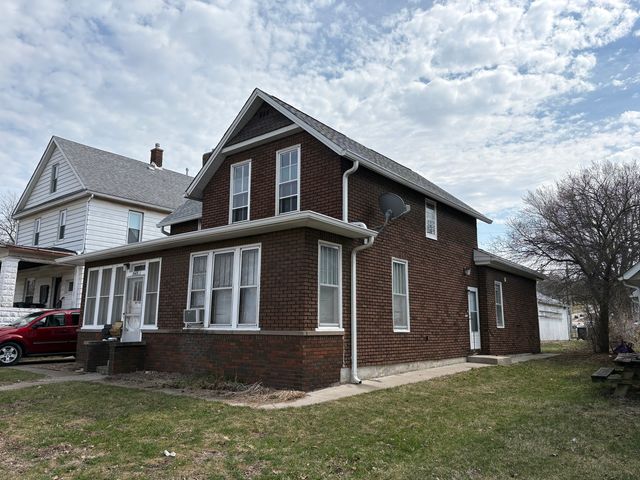 2428 5th Avenue, Moline, IL 61265