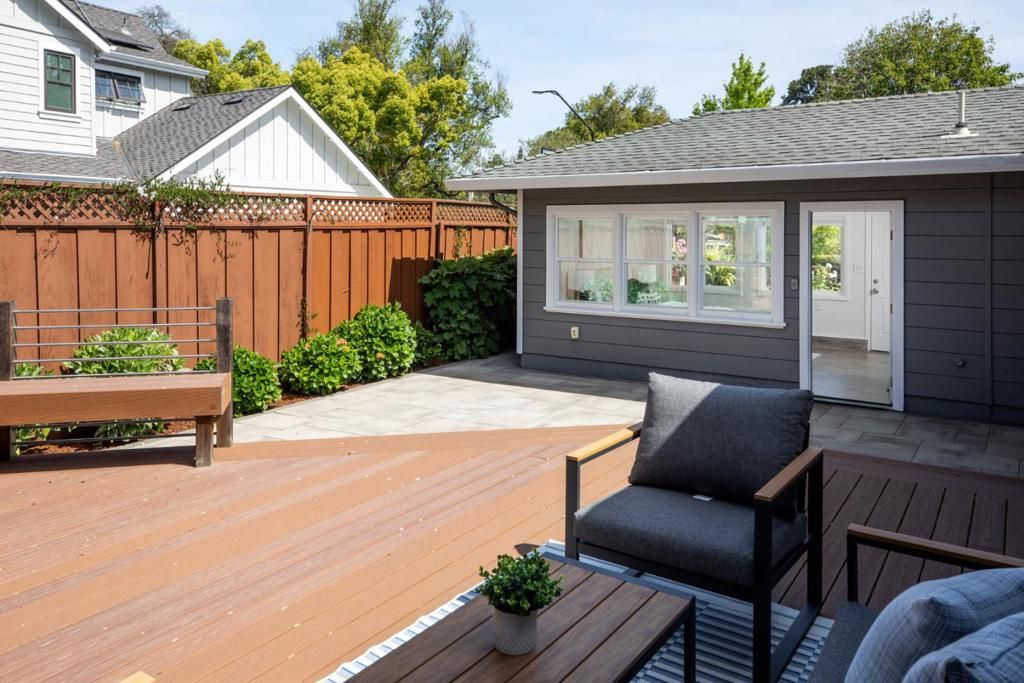 Image 13 of property listing at 318 Oakwood Place, Menlo Park, CA 94025