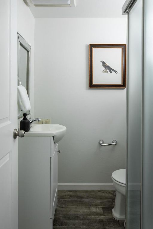 Image 15 of property listing at 318 Oakwood Place, Menlo Park, CA 94025