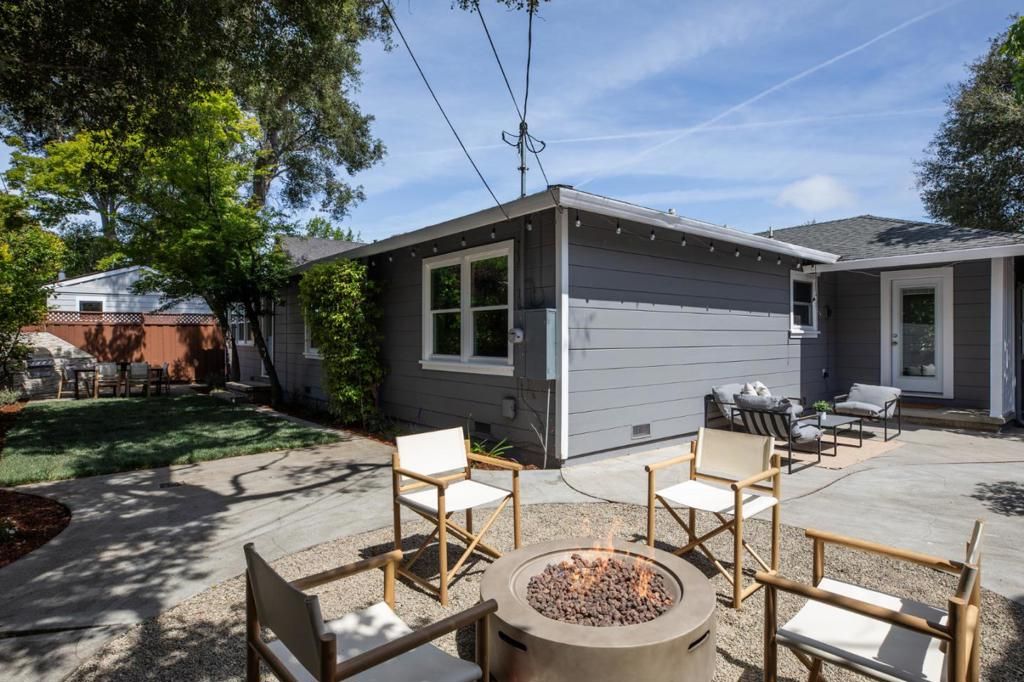 Image 17 of property listing at 318 Oakwood Place, Menlo Park, CA 94025