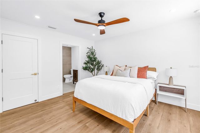 1221 36TH TERRACE N, St Petersburg, FL 33704