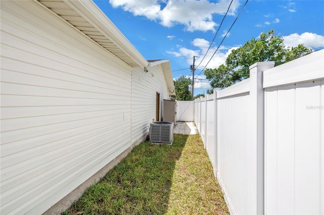 1221 36TH TERRACE N, St Petersburg, FL 33704