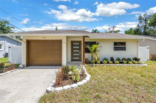 1221 36TH TERRACE N, St Petersburg, FL 33704