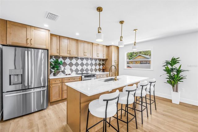 1221 36TH TERRACE N, St Petersburg, FL 33704